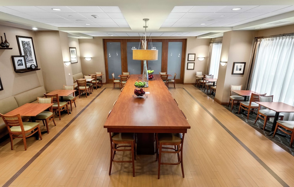 Hampton Inn Nashua - photo 3