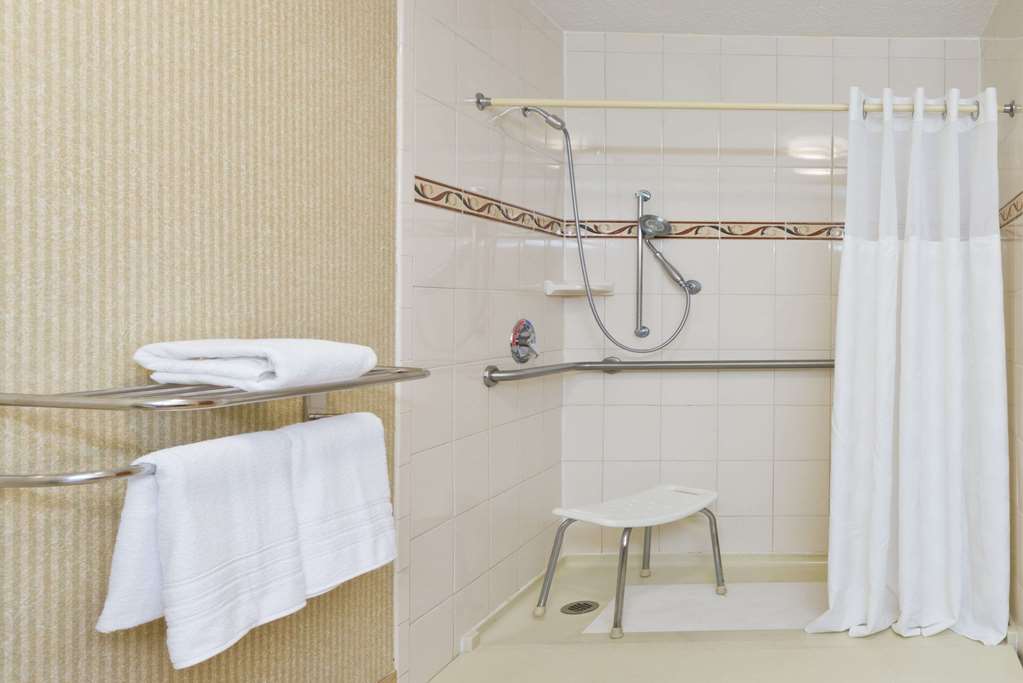 Super 8 by Wyndham Huntersville Charlotte Area - photo 15