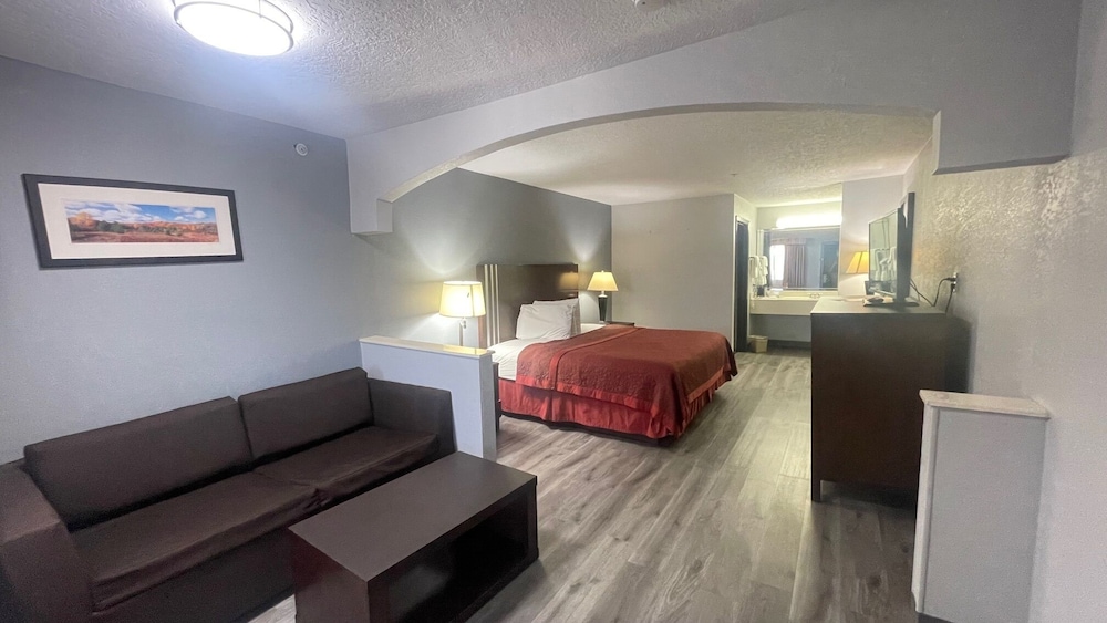 Days Inn & Suites by Wyndham Winnie - photo 8