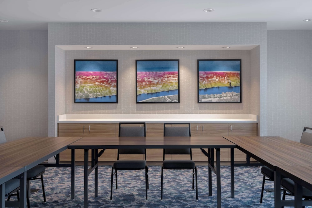 Home2 Suites by Hilton Sheboygan - photo 42