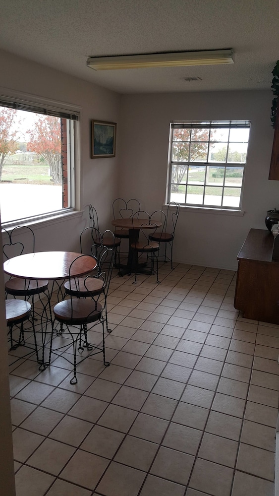 Lake Eufaula Inn - photo 5