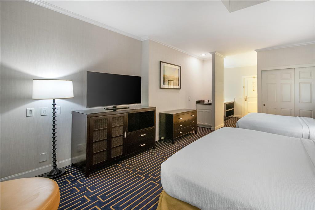Best Western Plus Palm Court Hotel - photo 29