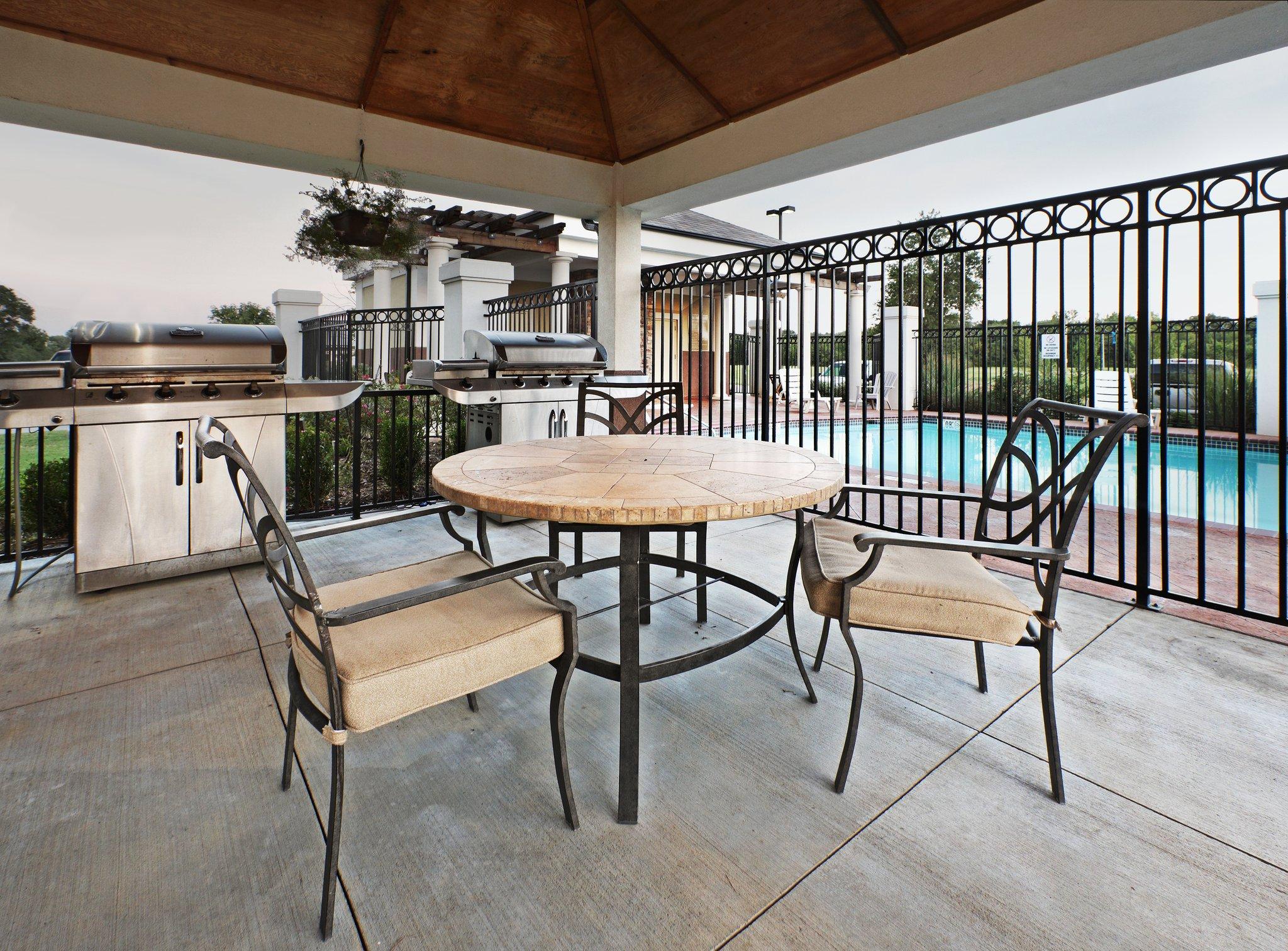 Suburban Studios Fort Smith - photo 2