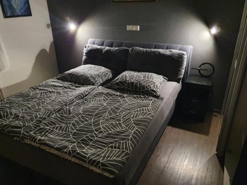 Schlafzimmer Ruhige Lage In Meppen Check In Mit Schlusselkasten — Meppen