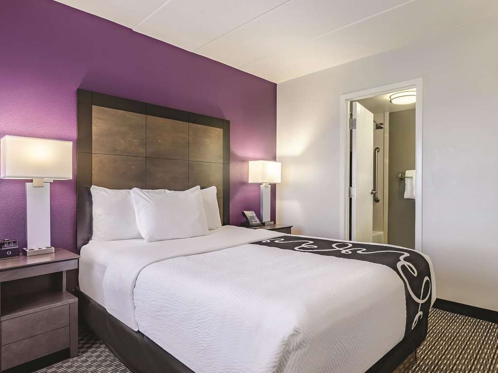La Quinta Inn & Suites by Wyndham Warwick Providence Airport - photo 21