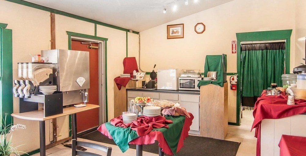 Ashland Valley Inn - photo 16