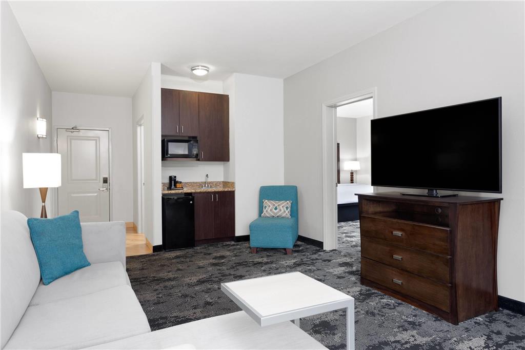 La Quinta Inn & Suites by Wyndham Columbus Edinburgh - photo 33