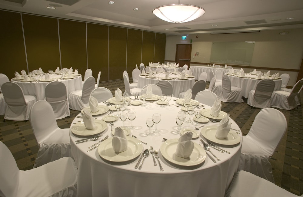 Fiesta Inn Express San Luis Potosí Oriente