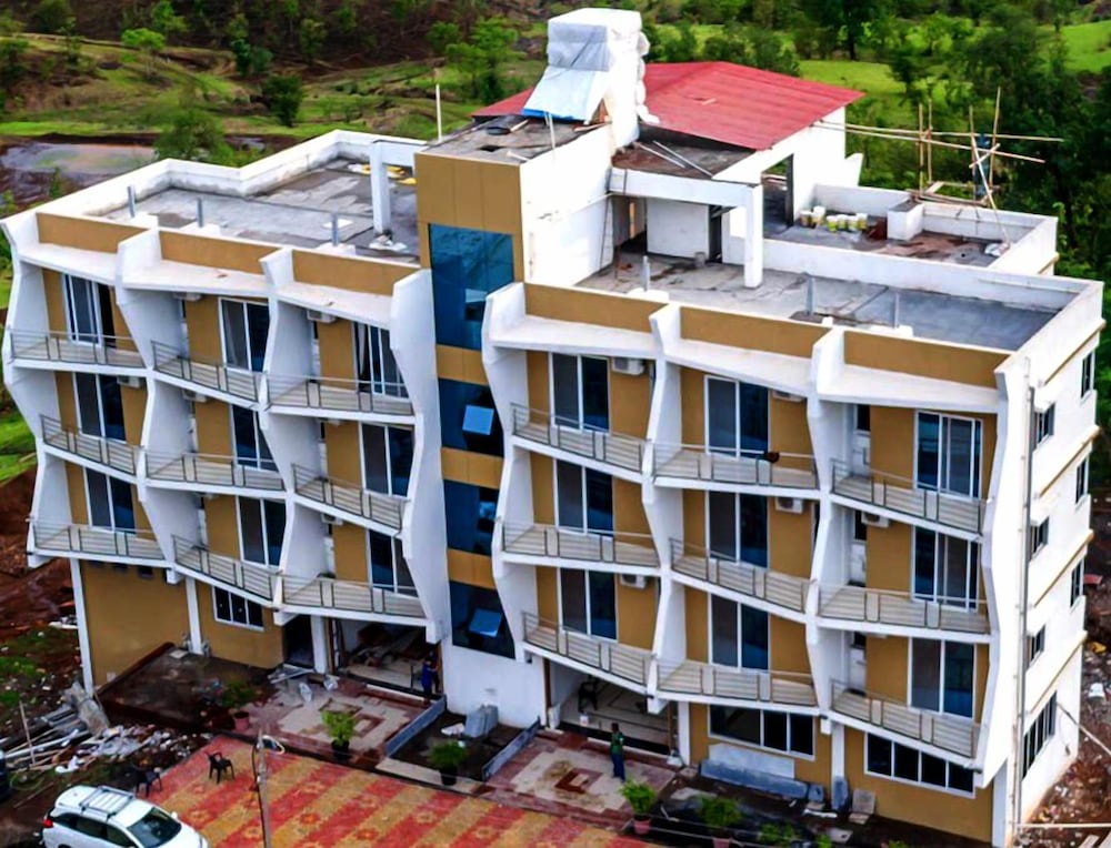 Dreammland Resort in Shahapur, India