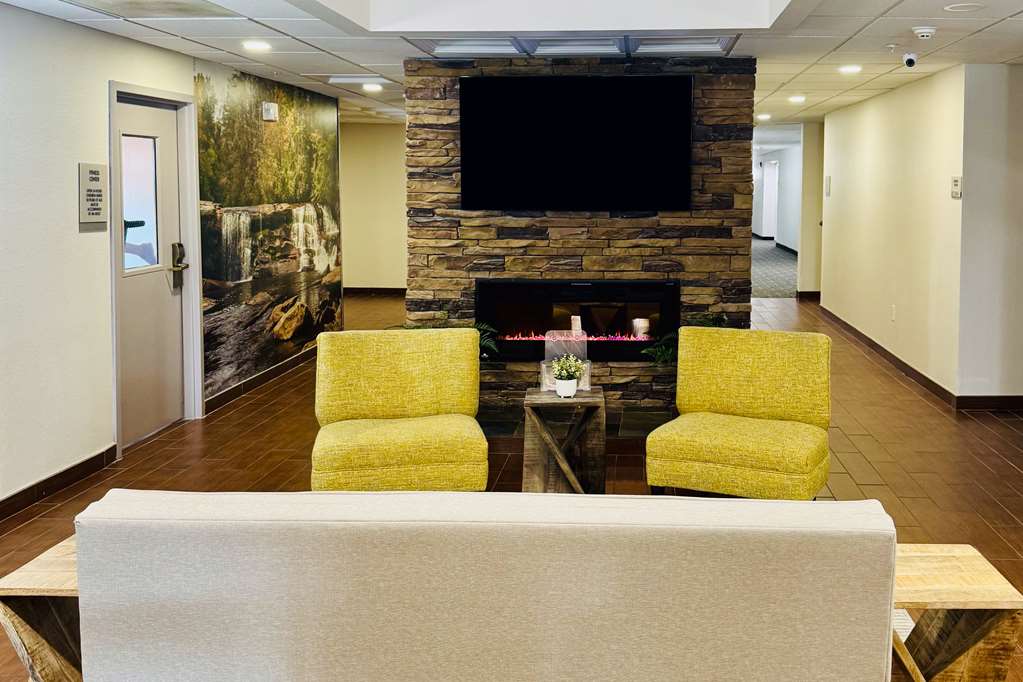 Clarion Pointe Albemarle - photo 5