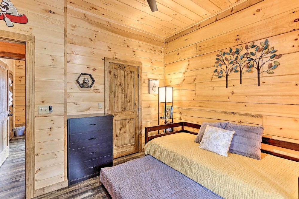 Coosawattee River Resort Cabin w Private Hot Tub - photo 5