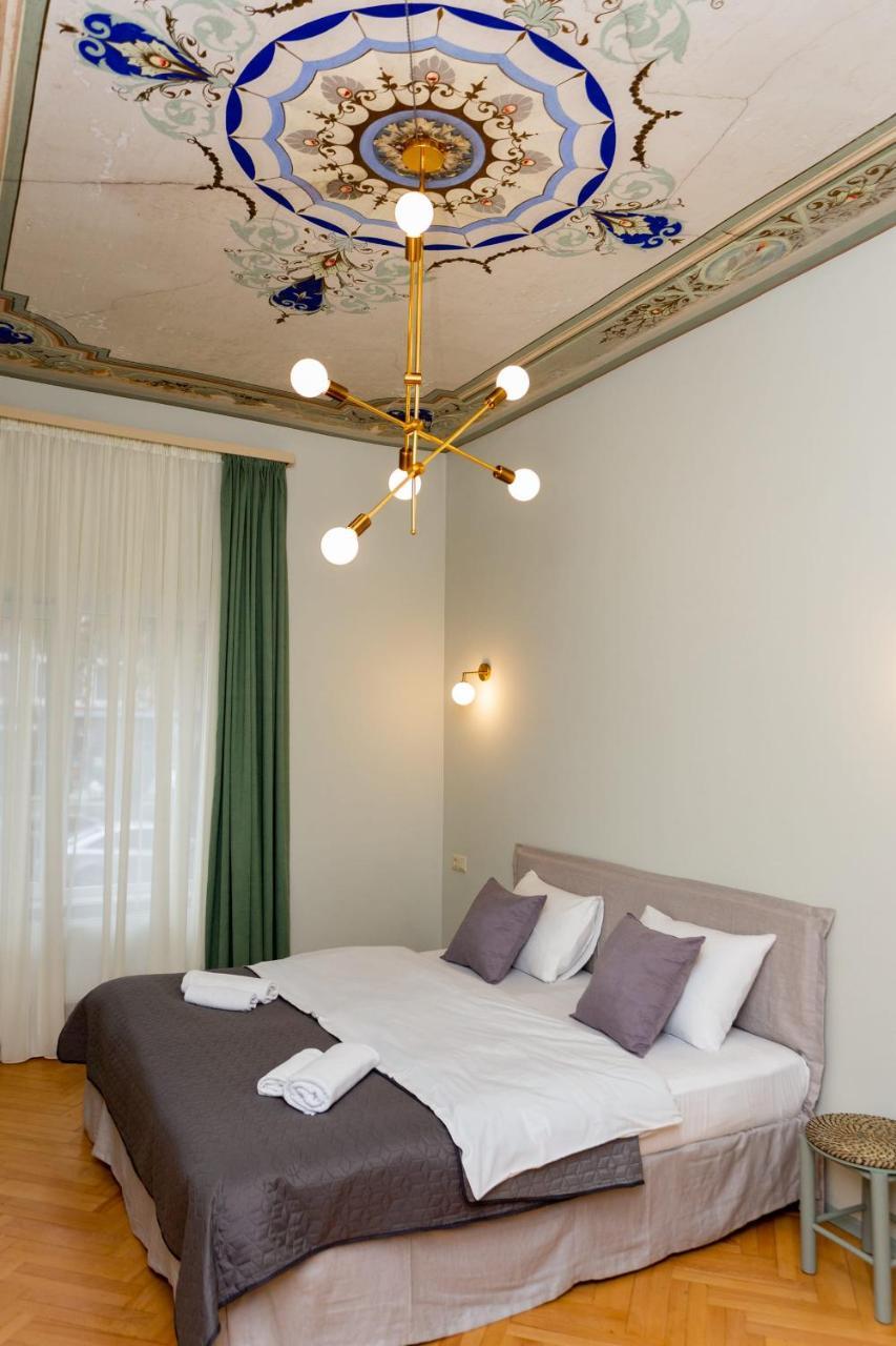 Historic Modern 1BR Apartment In The Centre