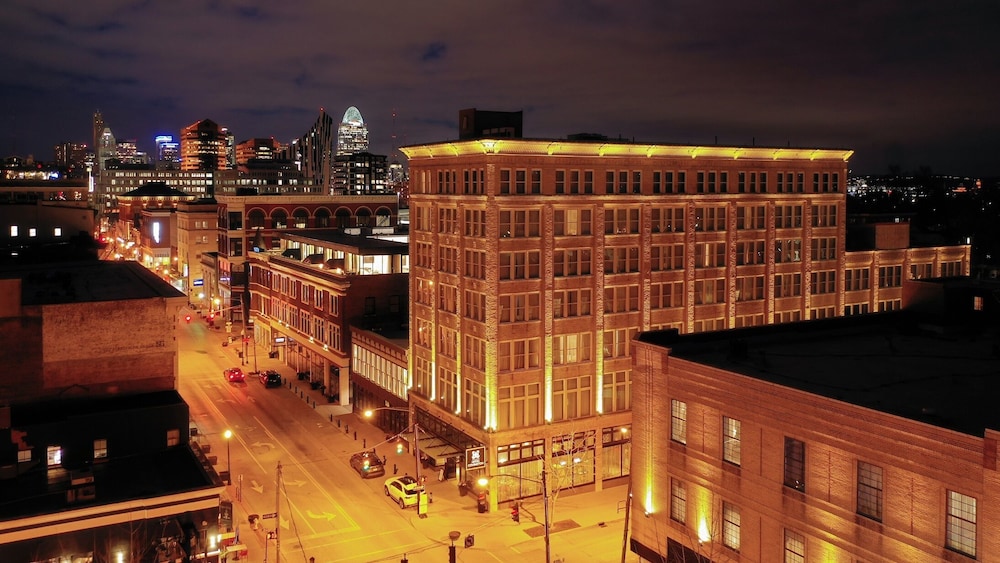 Hotel Covington Cincinnati Riverfront - photo 2