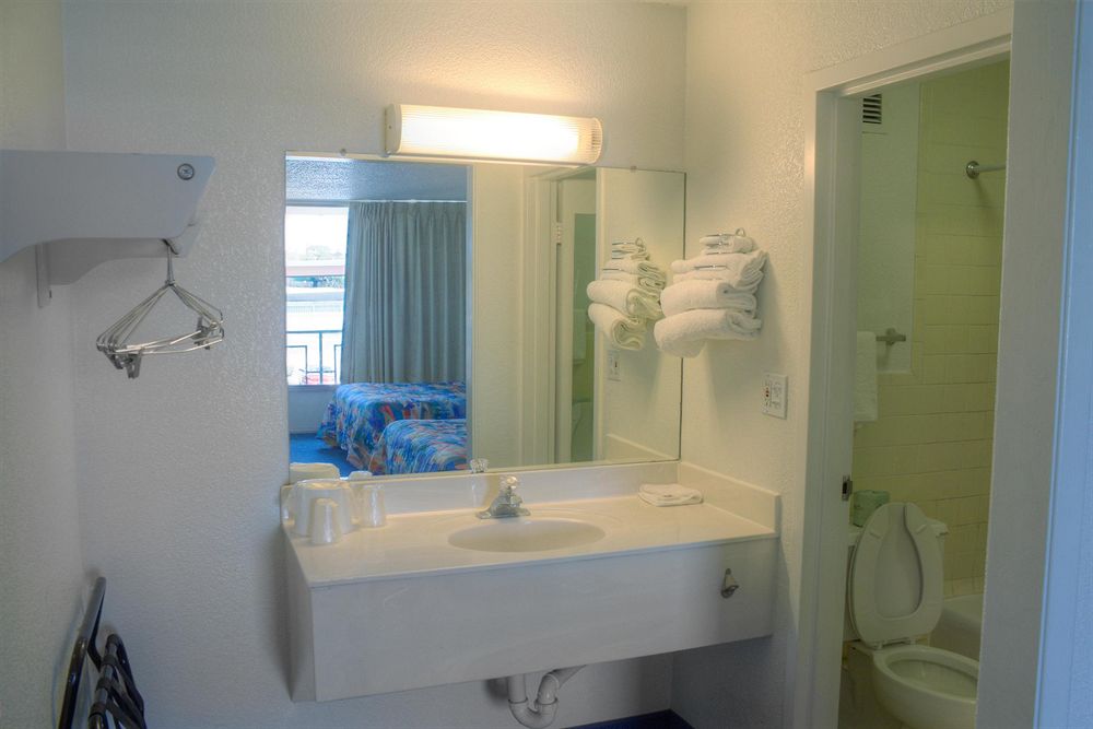 Motel 6 El Paso Central - photo 16