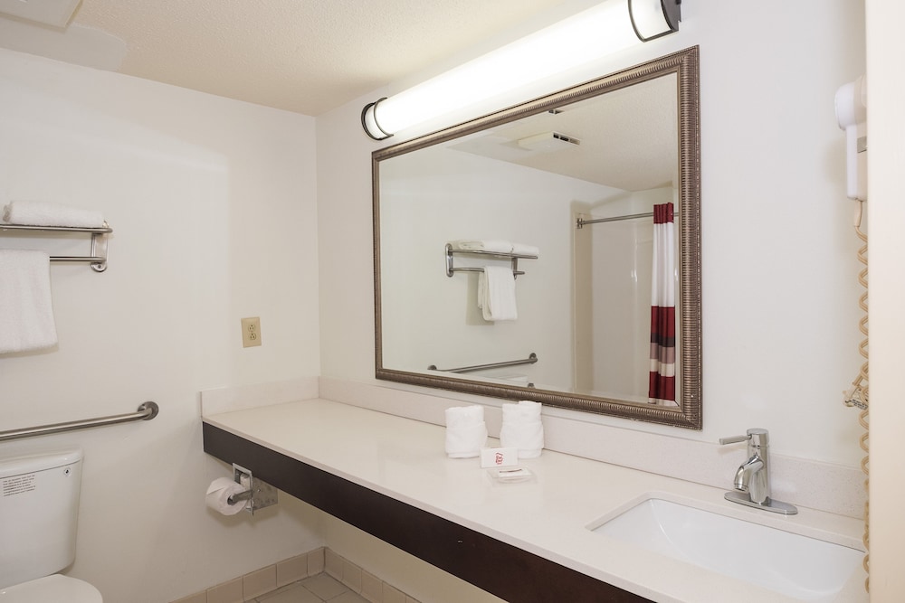 Red Roof Inn & Suites Stafford VA - photo 20