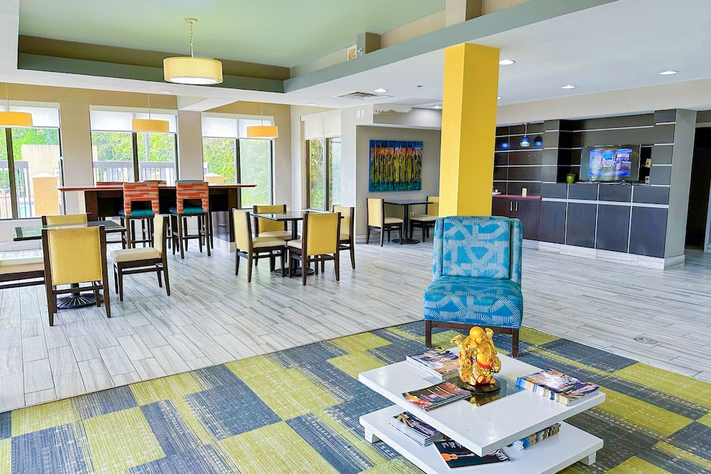 La Quinta Inn & Suites by Wyndham Jackson North - photo 5