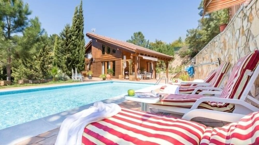 Clos Saint Leonard - carbon neutral hotel in Durtal
