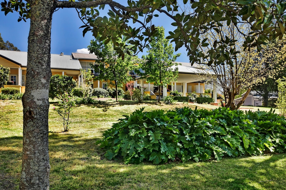 Bundanoon Lodge — 4-Star Luxury Hotel in Bundanoon, Australia