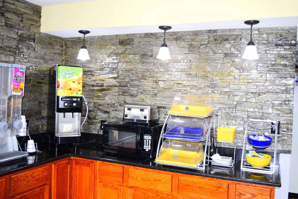 Days Inn by Wyndham Rock Falls - photo 43