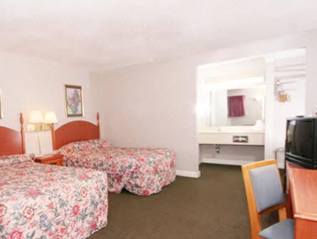 Regency Inn & Suites Greensboro - photo 11