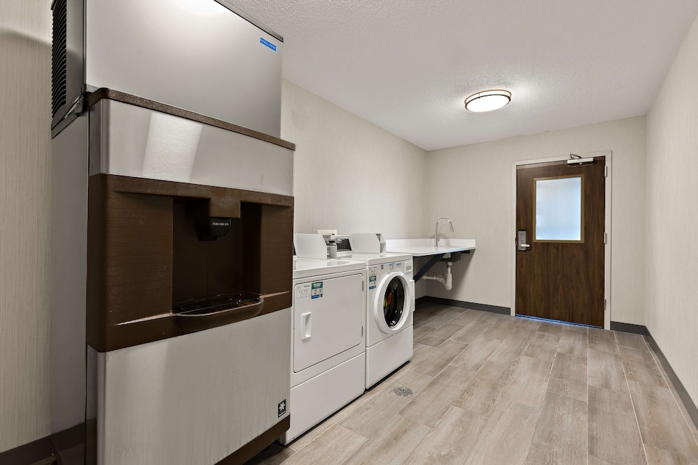 Hampton Inn & Suites by Hilton Petoskey - photo 58