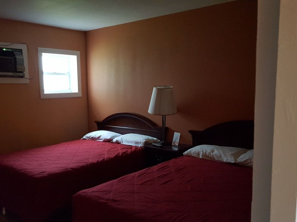 Three Oaks Motel - photo 20