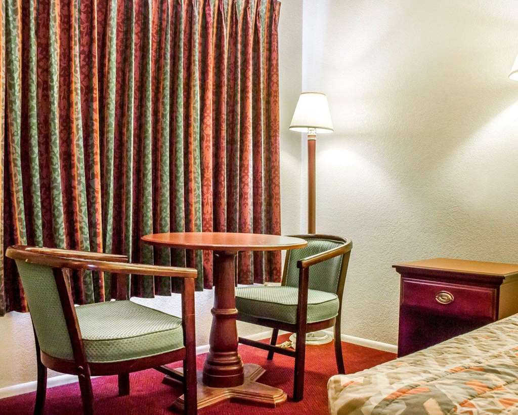 Rodeway Inn Winslow I 40 - photo 11