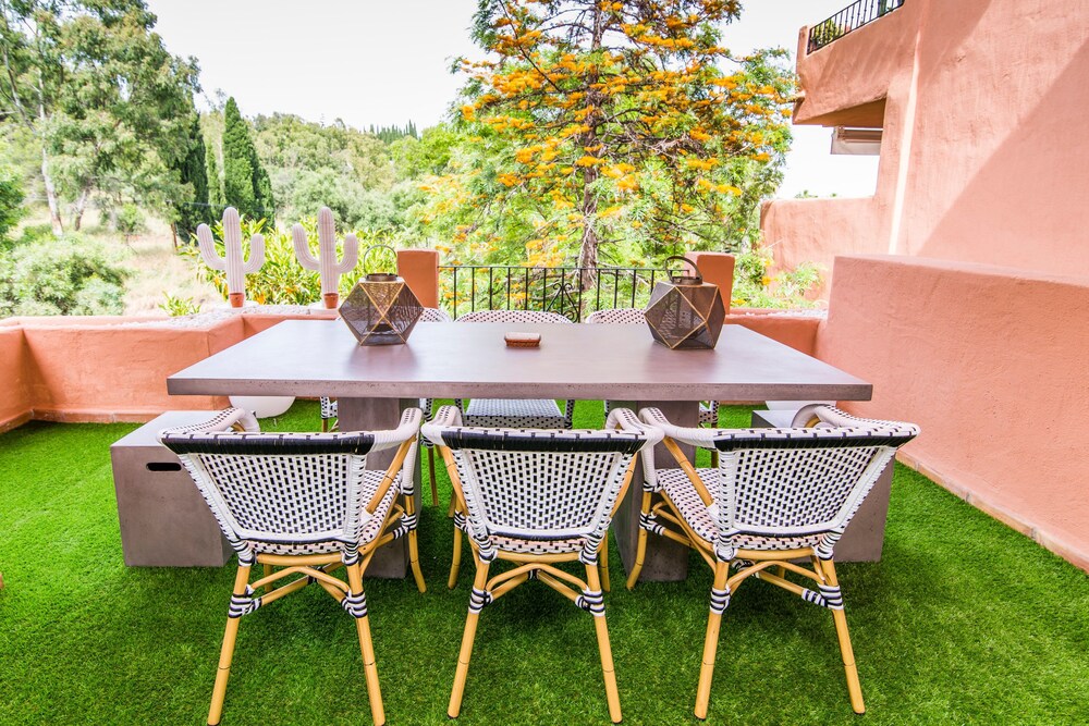 VACATION MARBELLA l Golden Mile Oasis l Family friendly l Next to the beach and Puente Romano l 24 7 Security — 4-Star Luxury Hotel in Marbella, Spain