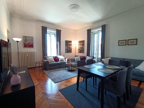 SAHI Residenza Corso Italia tre camere due bagni e un salone — 4-Star Luxury Hotel in Milan, Italy