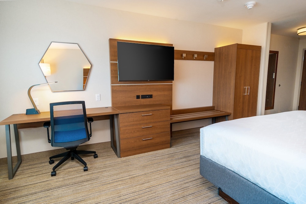 Holiday Inn Express & Suites Las Vegas E Tropicana by IHG - photo 3