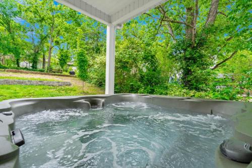 Third Street Retreat - carbon neutral hotel in Branson