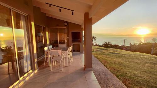 4 Chaka's Rocks Chalets The Beach Cottage — 4-Star Luxury Hotel in Ballito, South Africa