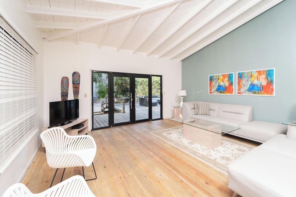 Playa Escondida Beach Club in Tela, Honduras