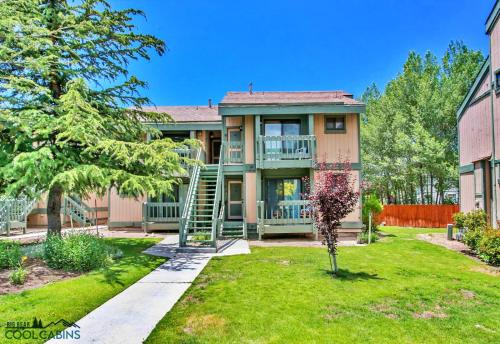 Bayview Condo Condo is cozy and a great location for kayaking and paddle boarding — 4-Star Luxury Hotel in Big Bear Lake, United States