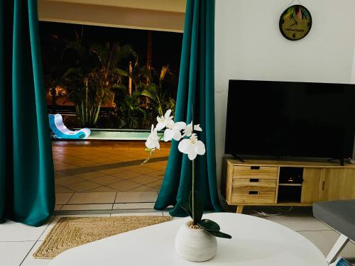 Villa Tropical Paradise avec piscine 4 chambres — 4-Star Luxury Hotel in Le Moule, Guadeloupe