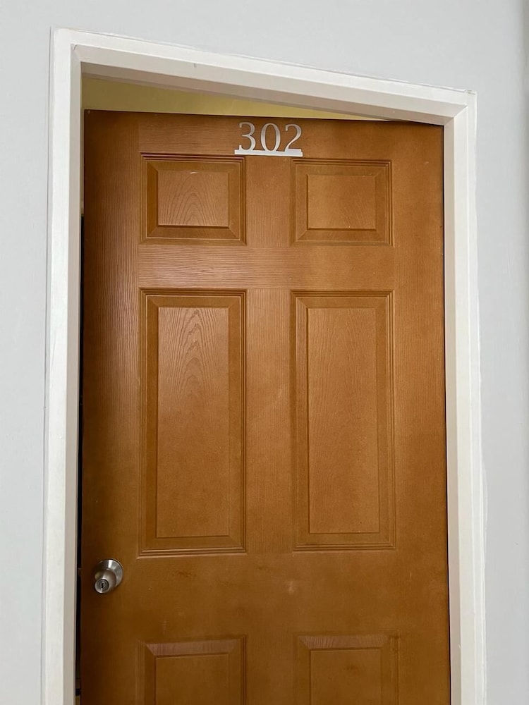 Hotel Armenia Centro Tenemos Agua Caliente Y Facturacion Electronica Gracias in Armenia, Colombia