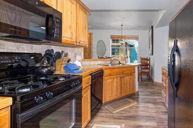 Fox Pointe At Redstone By Lespri Management - photo 32
