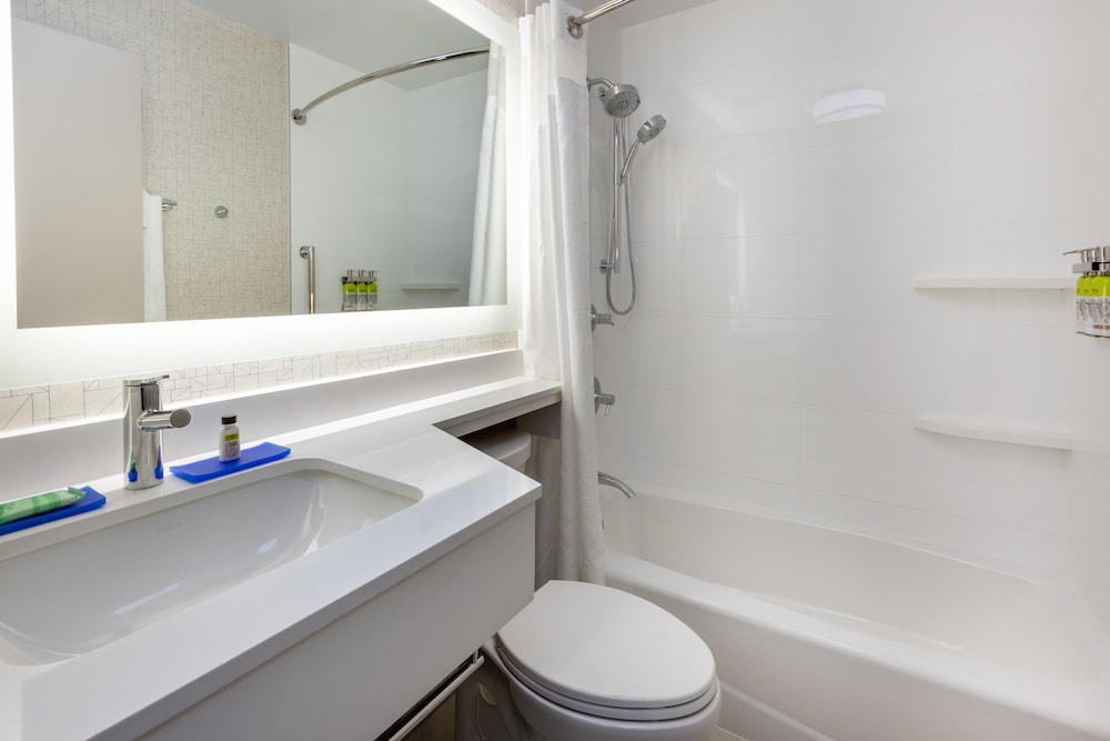 Holiday Inn Express NYC Brooklyn Sunset Park by IHG - photo 17
