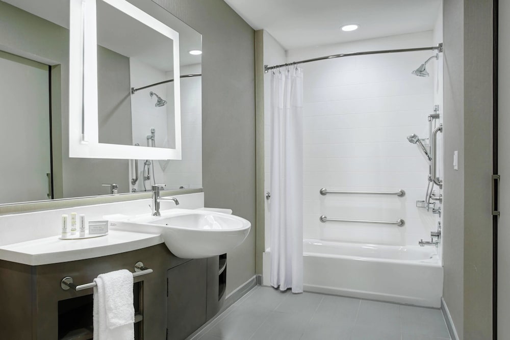SpringHill Suites by Marriott Milwaukee Downtown - photo 32