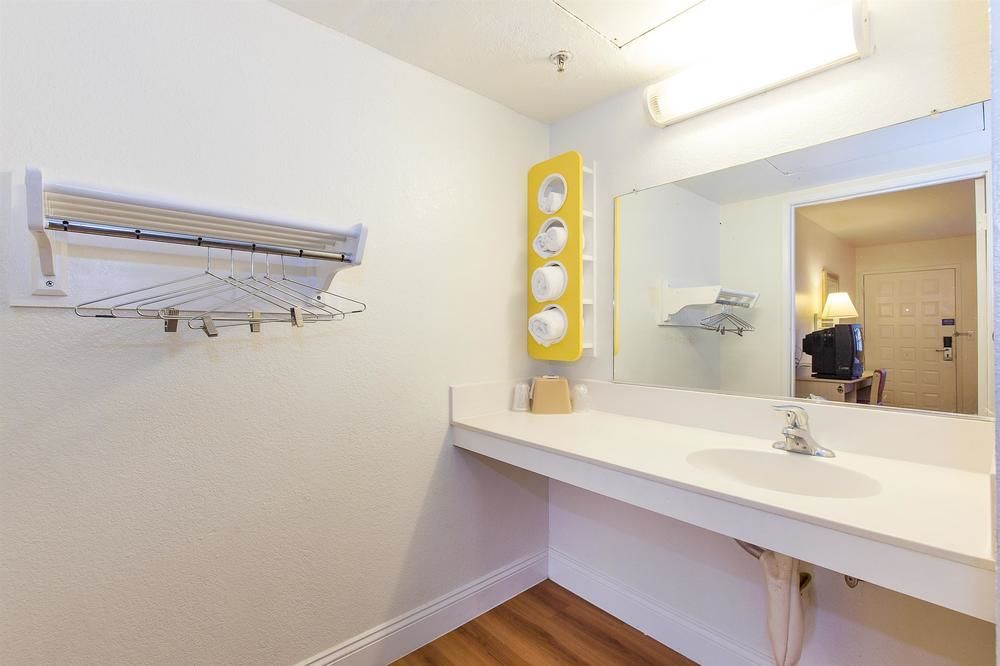 Motel 6 Vallejo Maritime North - photo 15