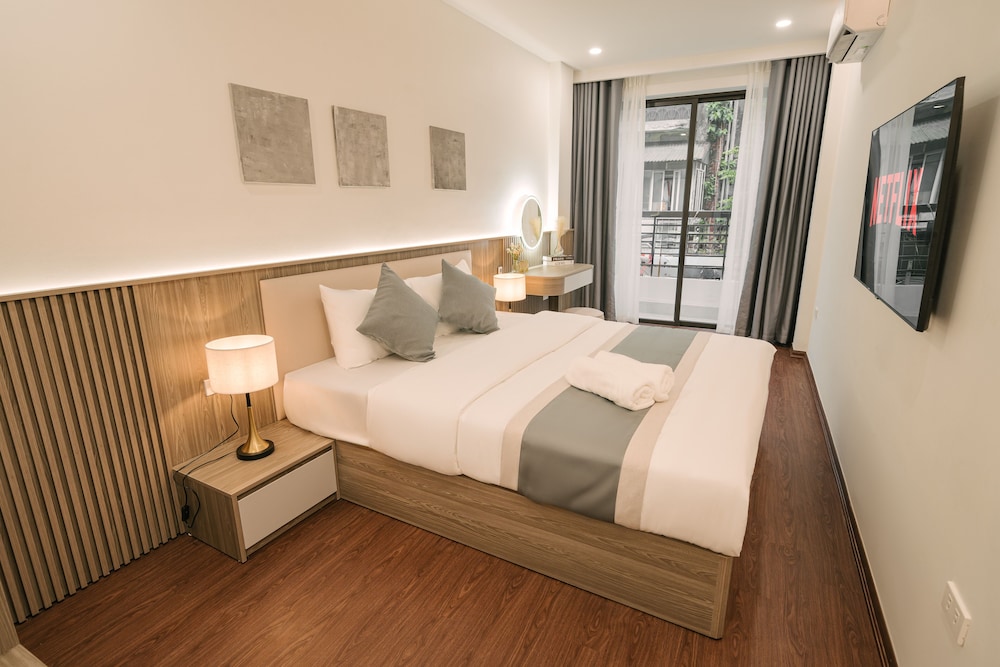 Trainstreet Oldquarter Elevator in Hoan Kiem, Vietnam