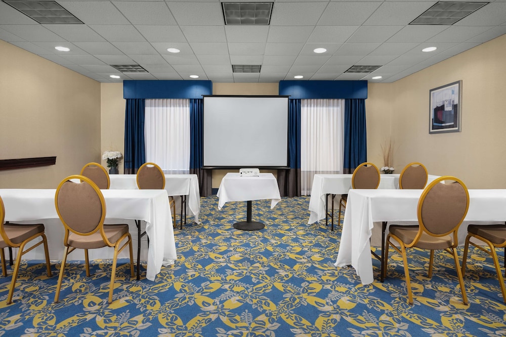Hampton Inn Syracuse Clay - photo 28