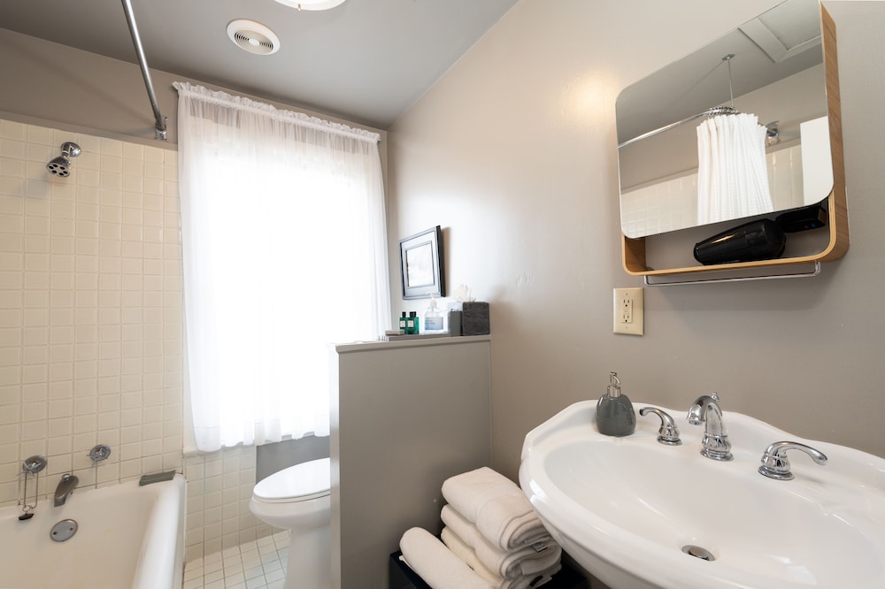 Nantucket Whale Inn - photo 50
