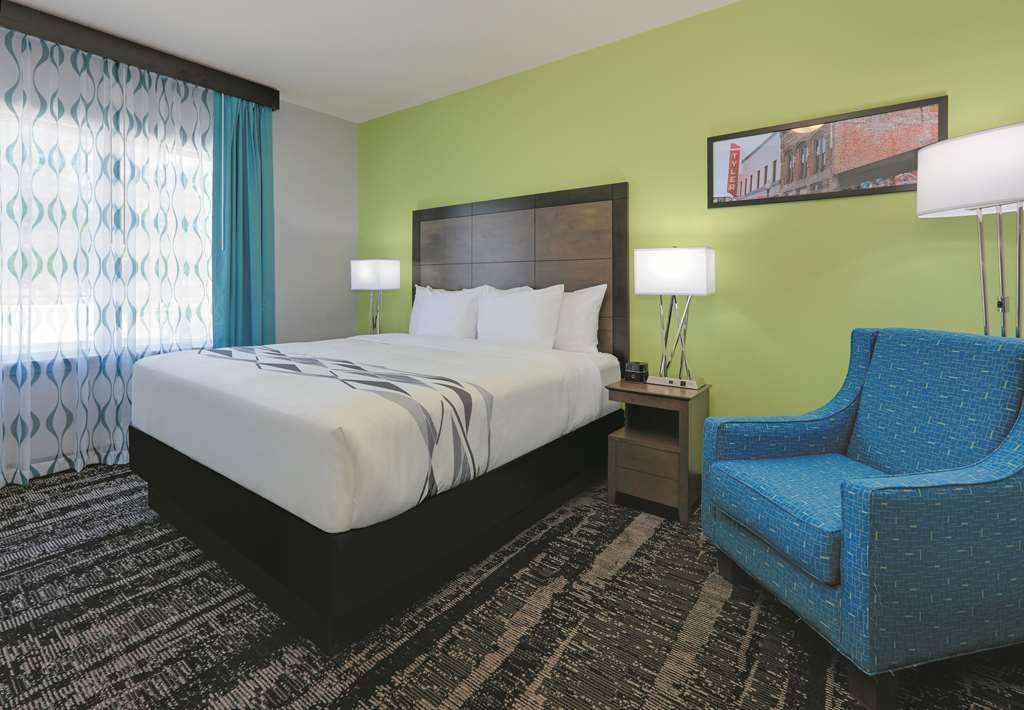 La Quinta Inn & Suites by Wyndham Tyler South - photo 25