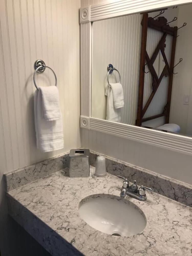 Bandon Marina Inn - photo 58