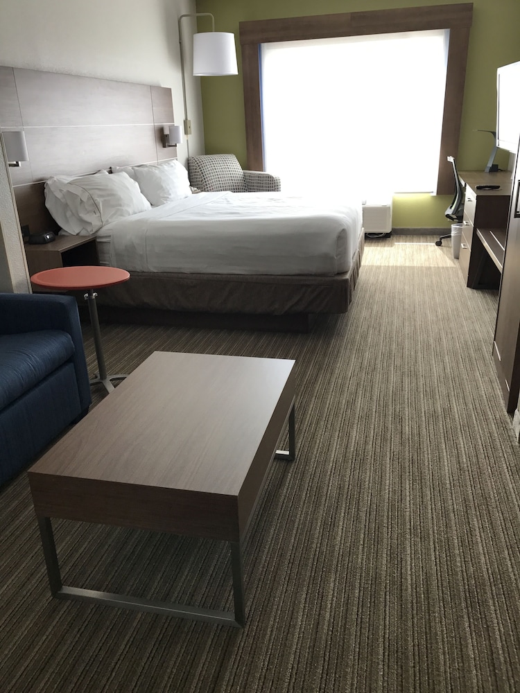 Holiday Inn Express & Suites Chattanooga by IHG - photo 7