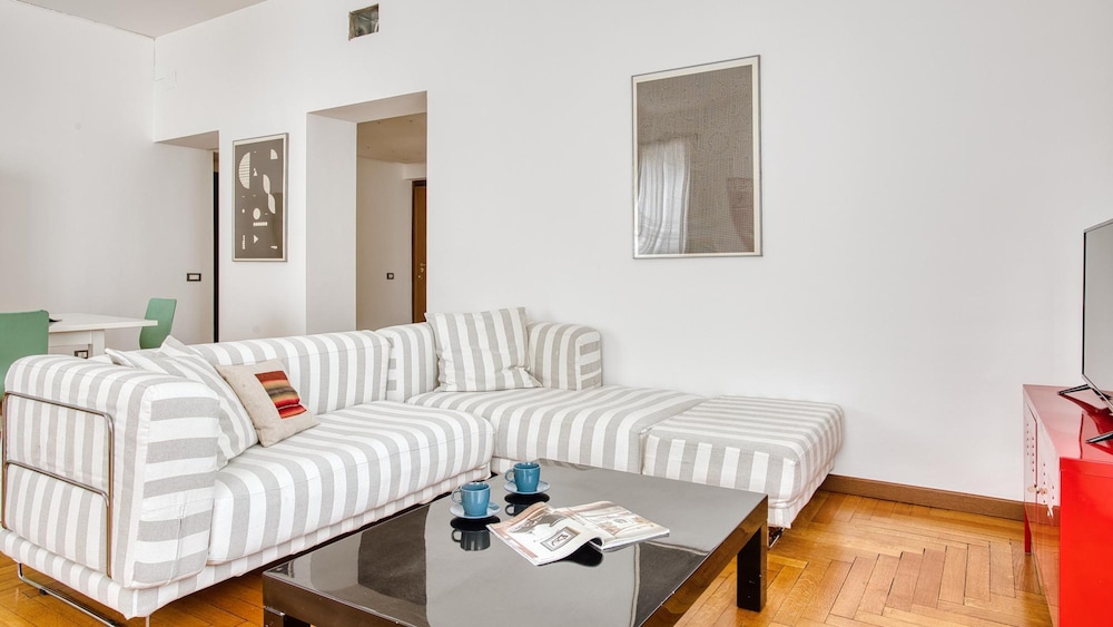 Italianway Merlo 1 3 B — 4-Star Luxury Hotel in Milan, Italy