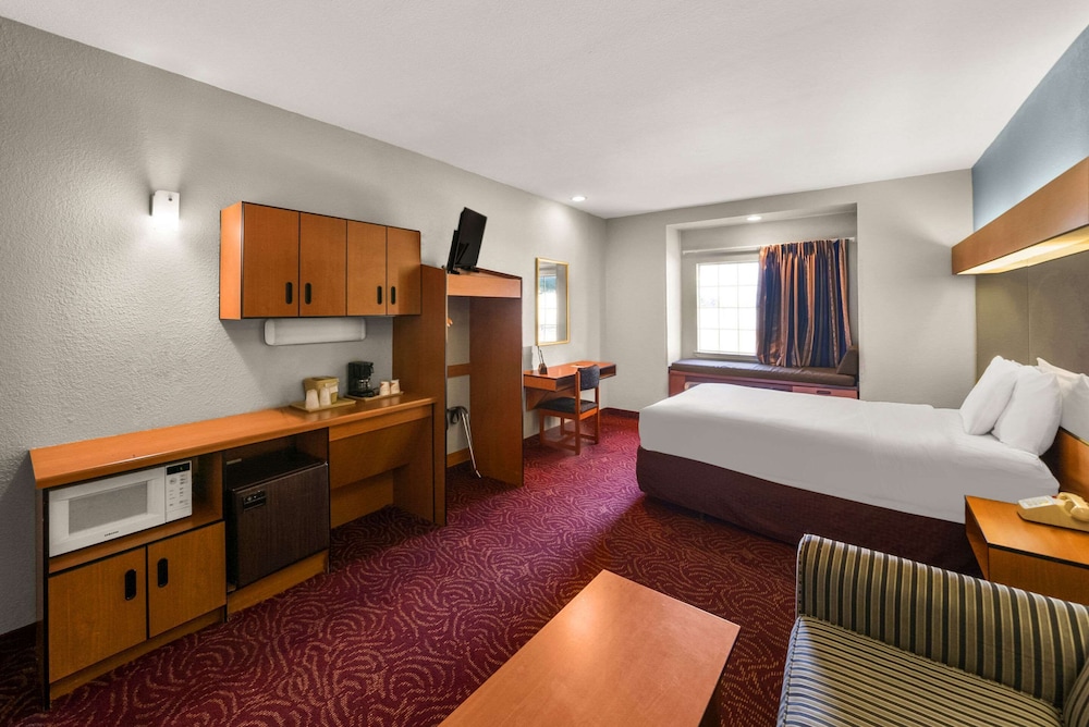 Econo Lodge Inn & Suites Mesquite Dallas East - photo 21
