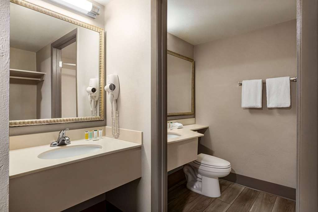 Days Inn by Wyndham Cocoa Beach Port Canaveral - photo 23