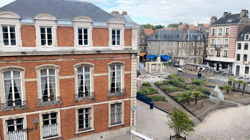Hyper Centre Remparts Vieille Ville Cosy Possible Tout Faire a Pieds in Boulogne-Sur-Mer, France